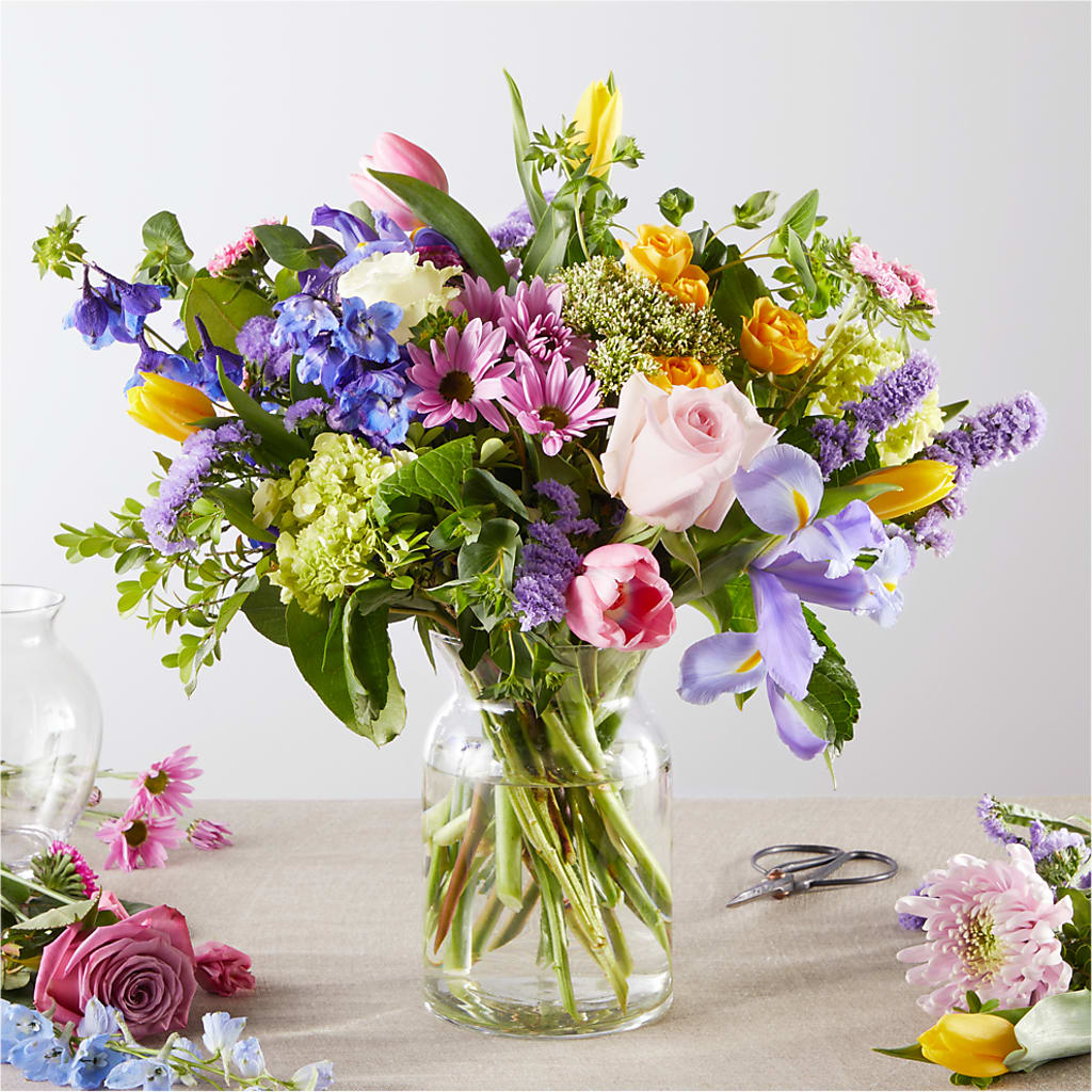Pastel Tradition - A Florist Original – HOLLOW TREE GIFTS & FLORAL LLC, Cascade IA