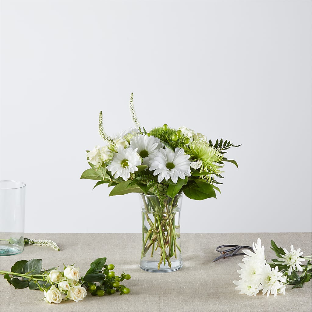 Irish Garden - A Florist Original – HOLLOW TREE GIFTS & FLORAL LLC, Cascade IA