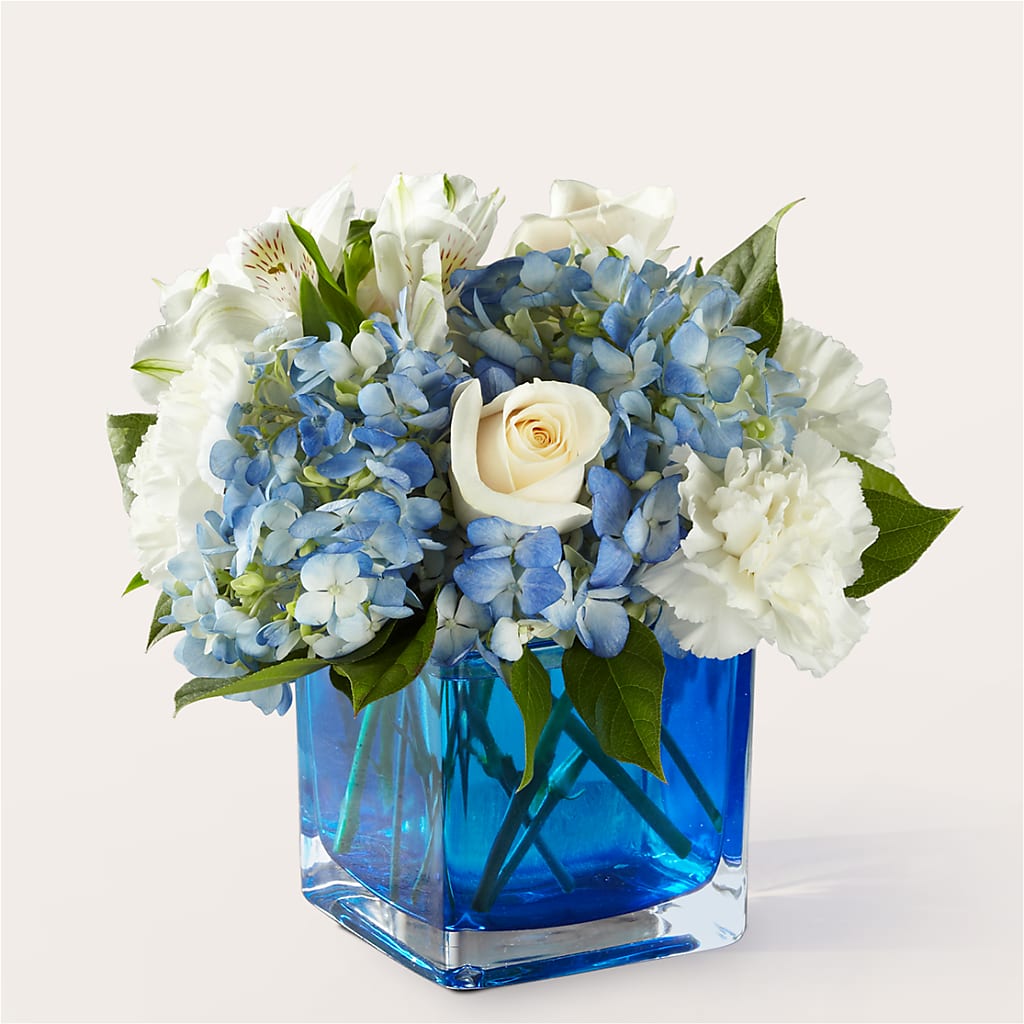 Soothing Waters Bouquet – HOLLOW TREE GIFTS & FLORAL LLC, Cascade IA