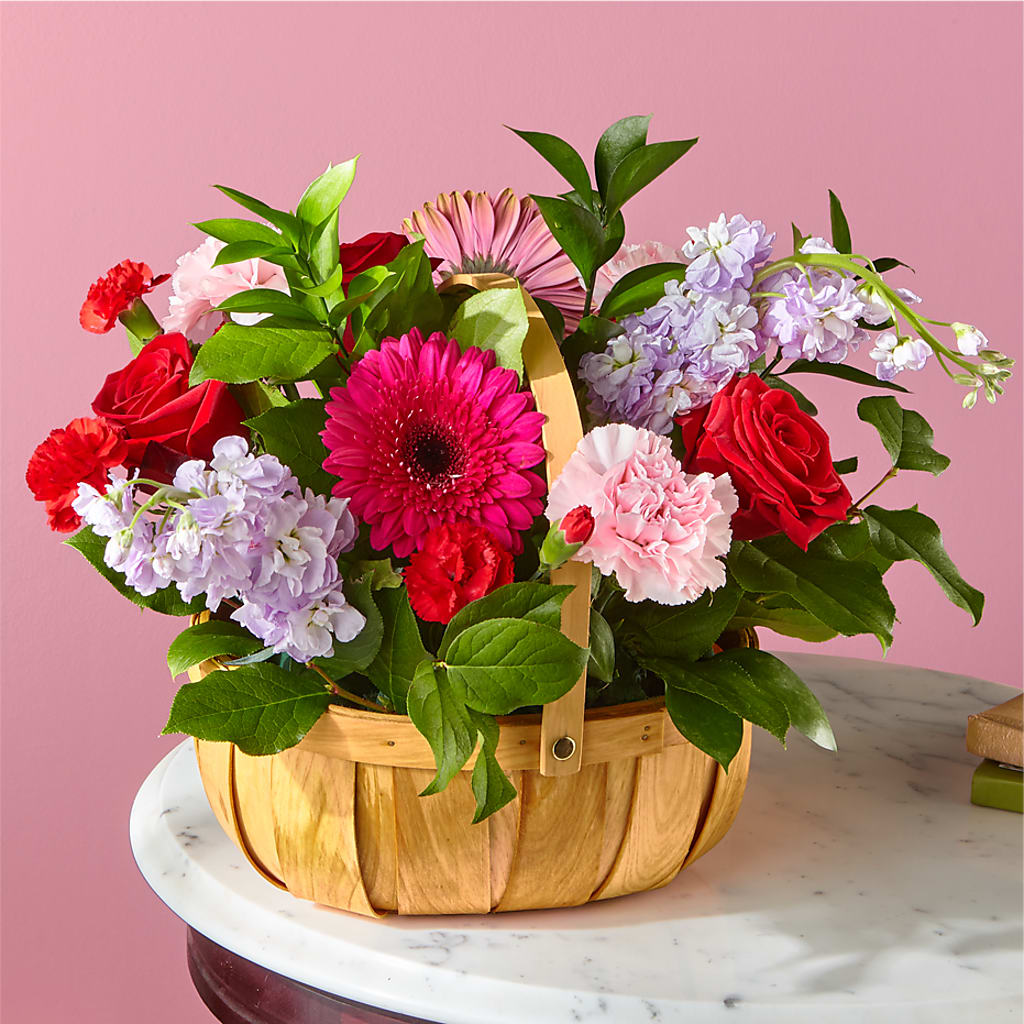 Pink Picnic Basket – HOLLOW TREE GIFTS & FLORAL LLC, Cascade IA