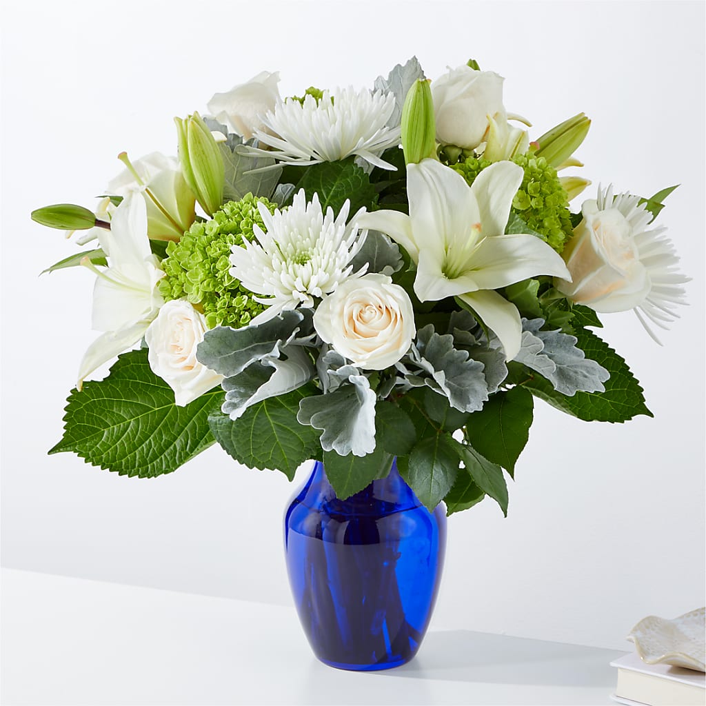 Snowy Dreams Bouquet – HOLLOW TREE GIFTS & FLORAL LLC, Cascade IA