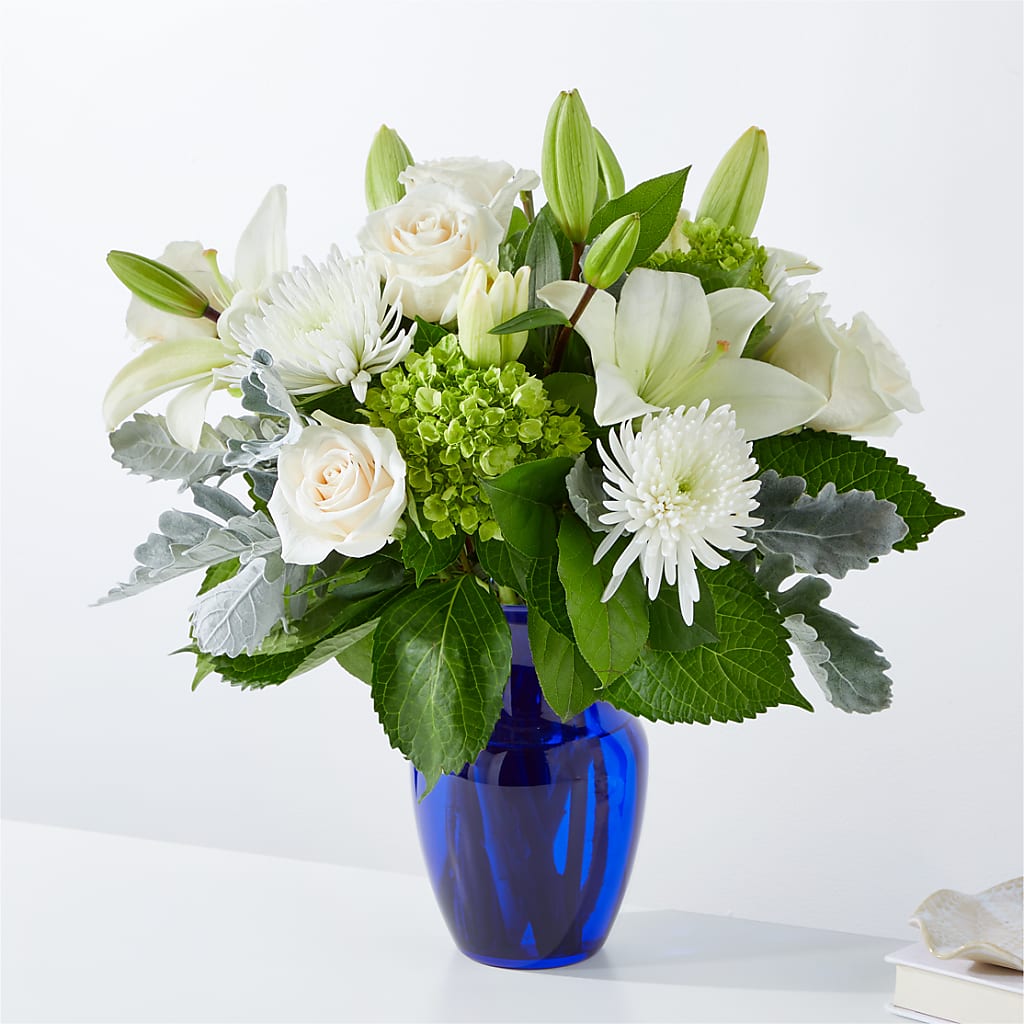 Snowy Dreams Bouquet – HOLLOW TREE GIFTS & FLORAL LLC, Cascade IA