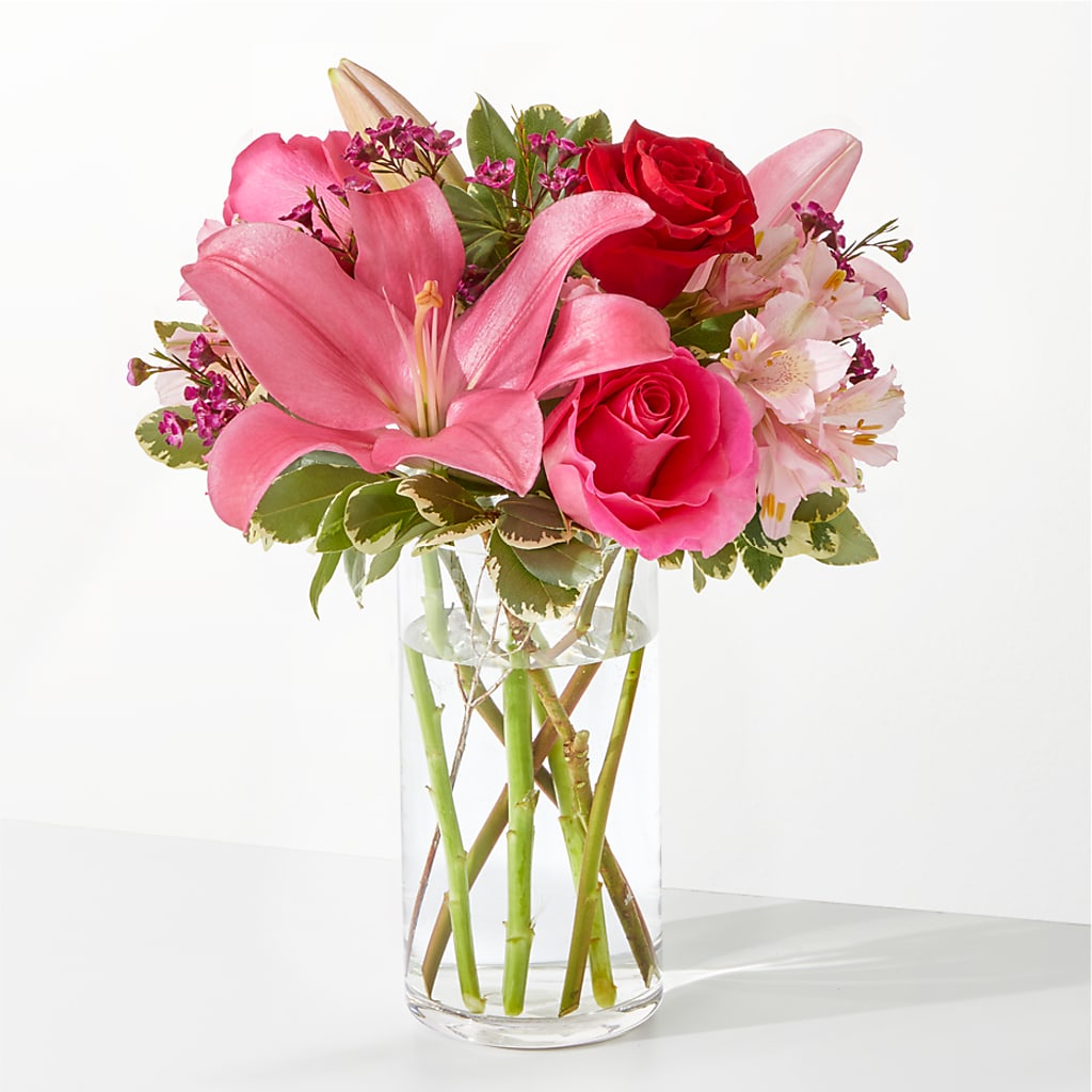 Lucky in Love Bouquet – HOLLOW TREE GIFTS & FLORAL LLC, Cascade IA