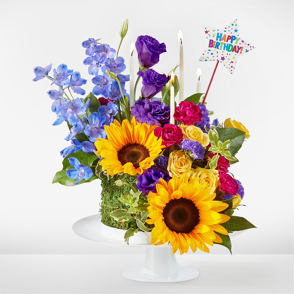 Star of the Day Floral Cake – HOLLOW TREE GIFTS & FLORAL LLC, Cascade IA