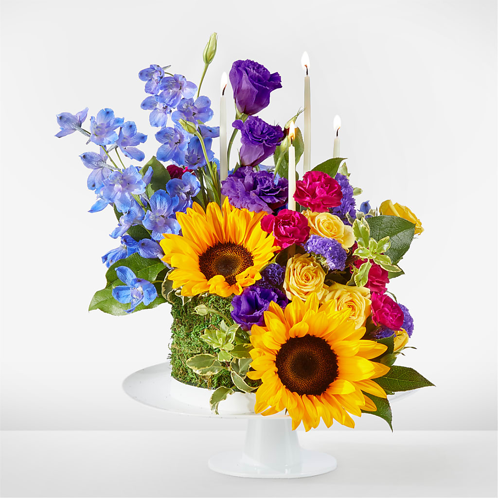 Star of the Day Floral Cake – HOLLOW TREE GIFTS & FLORAL LLC, Cascade IA