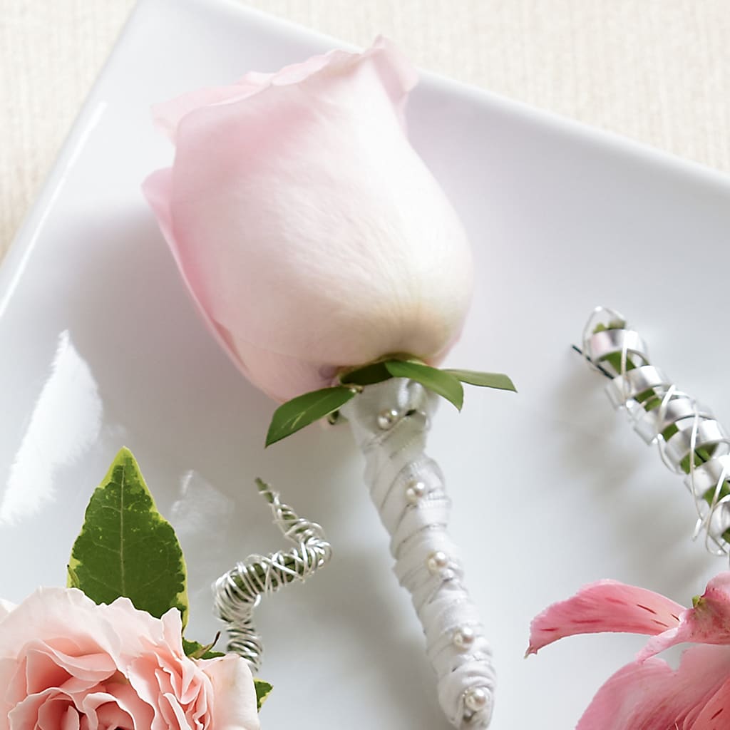 Pink Rose Boutonniere – HOLLOW TREE GIFTS & FLORAL LLC, Cascade IA