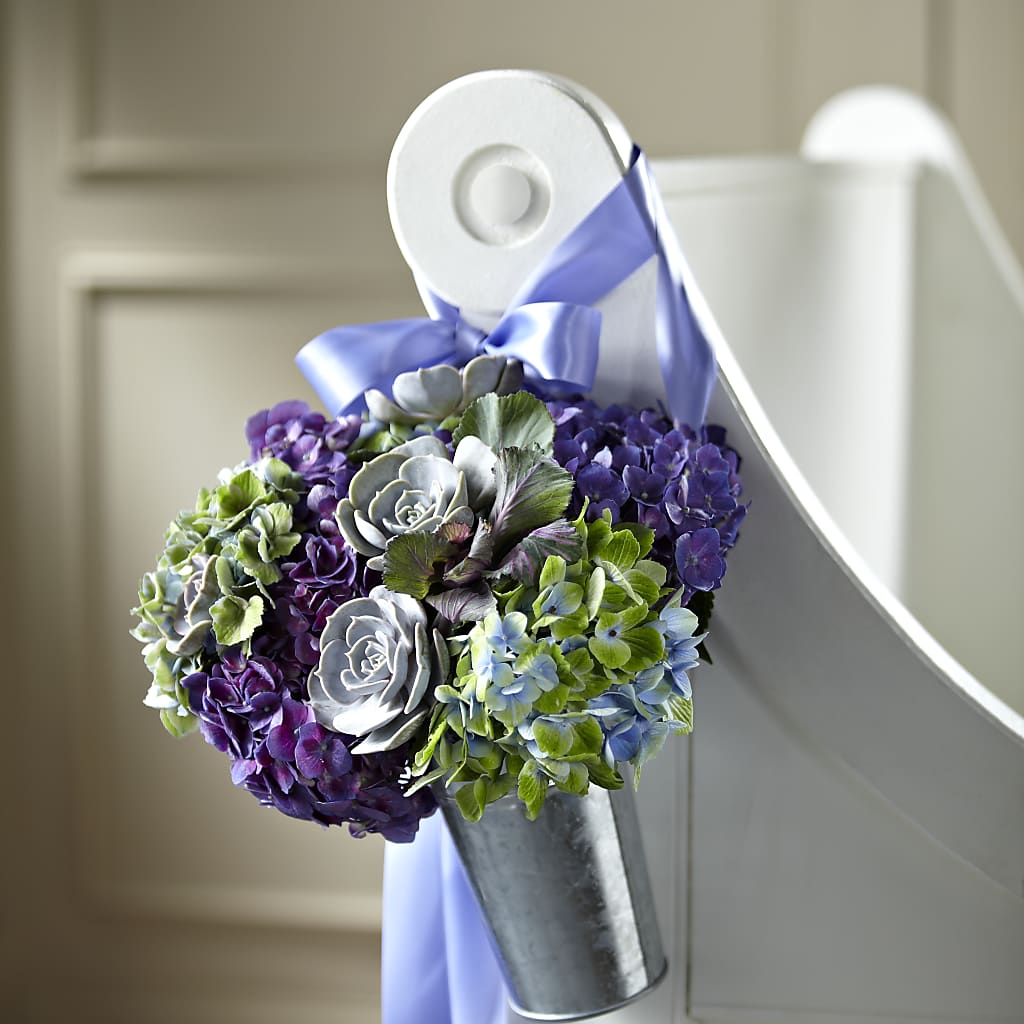 Declaration Pew Décor – HOLLOW TREE GIFTS & FLORAL LLC, Cascade IA
