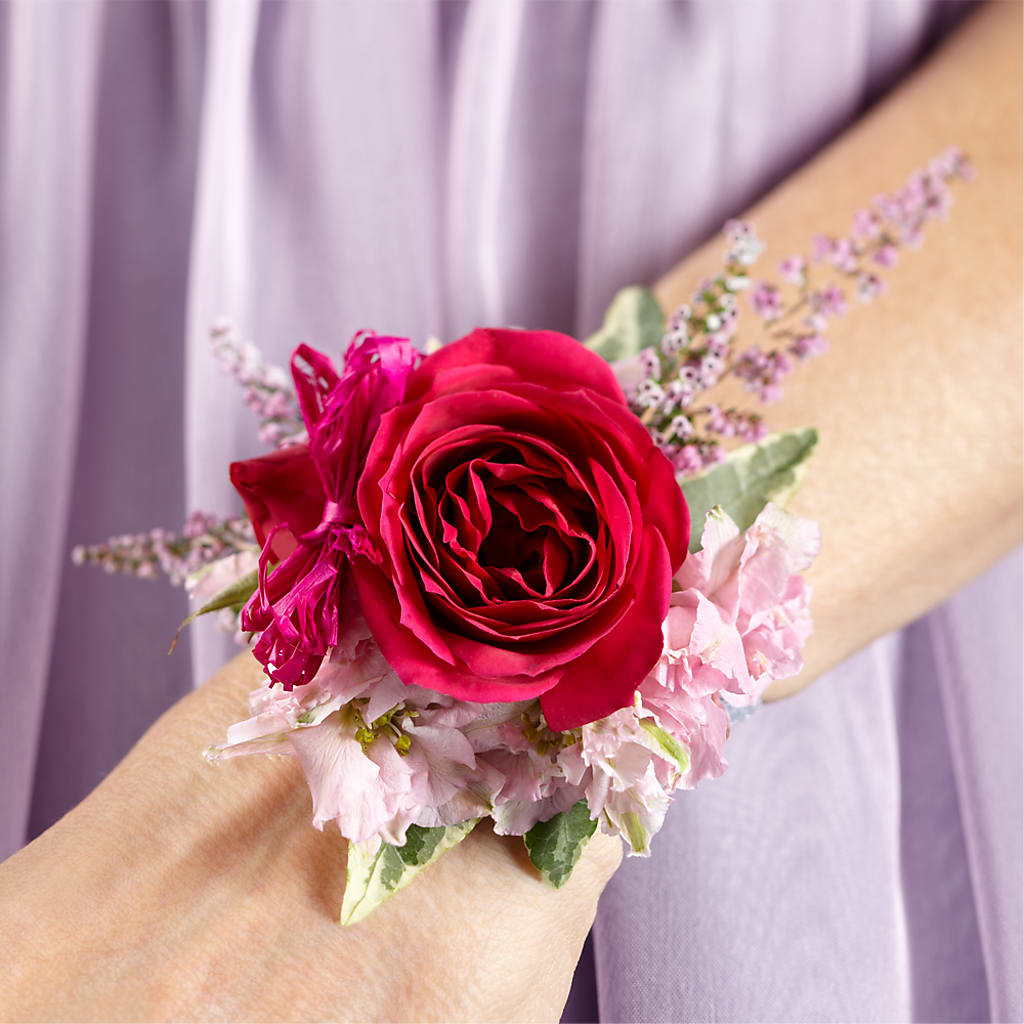 Rose Charm Corsage – HOLLOW TREE GIFTS & FLORAL LLC, Cascade IA