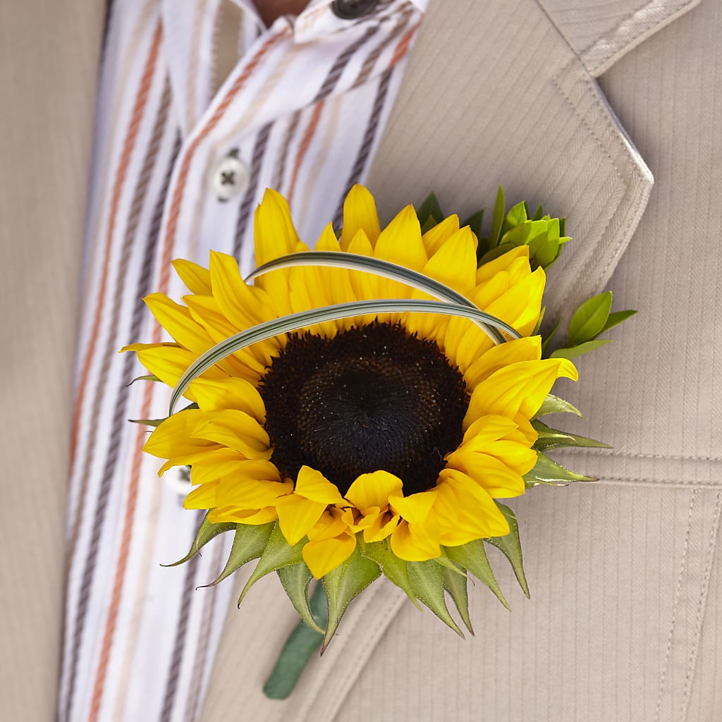 Free Spirit Boutonniere – HOLLOW TREE GIFTS & FLORAL LLC, Cascade IA