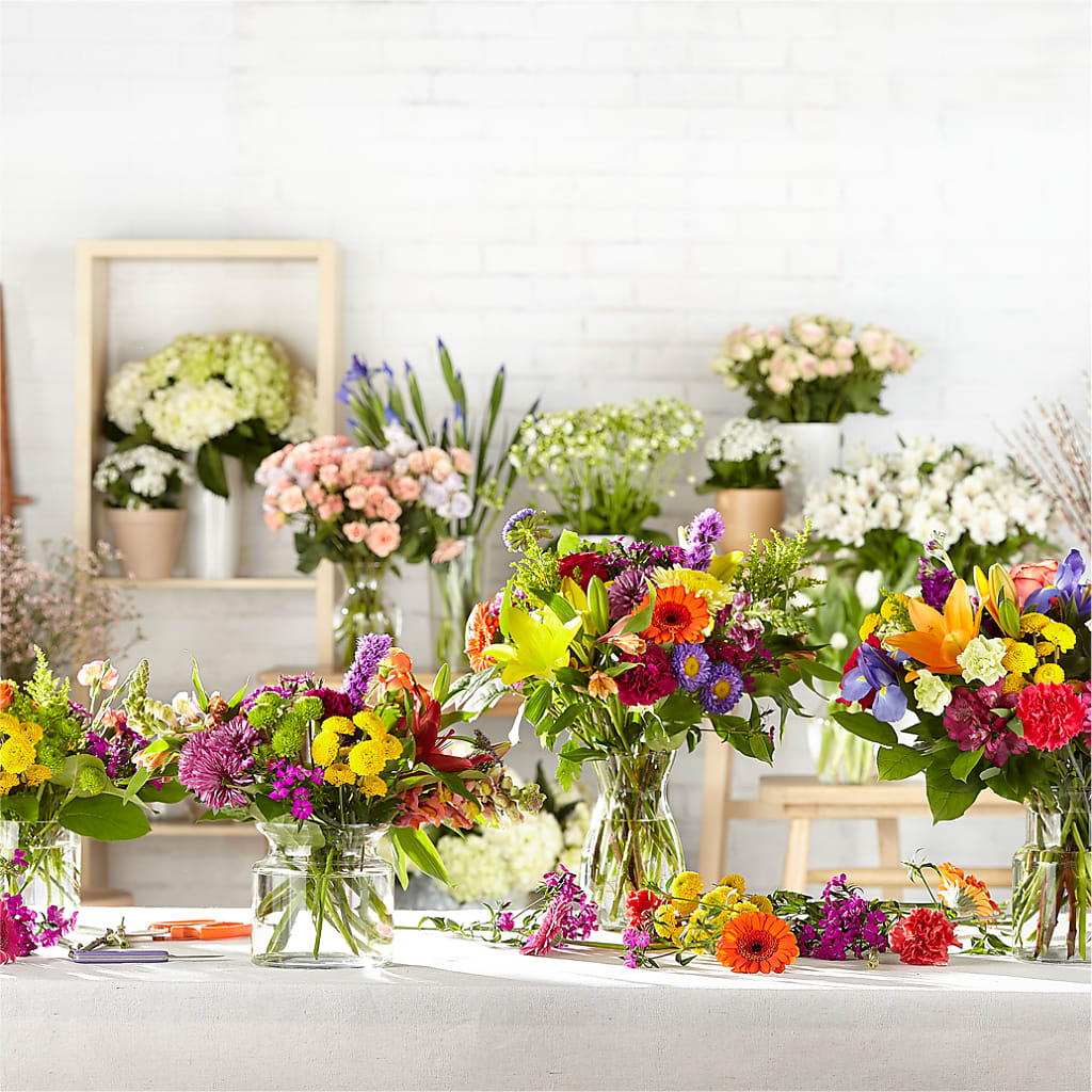 Bold & Bright – A Florist Original – HOLLOW TREE GIFTS & FLORAL LLC, Cascade IA