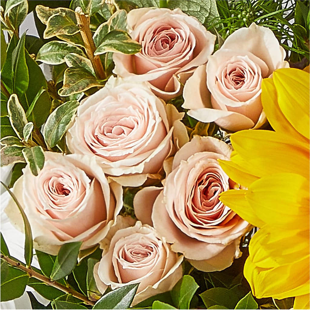 The Good Life Bouquet – HOLLOW TREE GIFTS & FLORAL LLC, Cascade IA