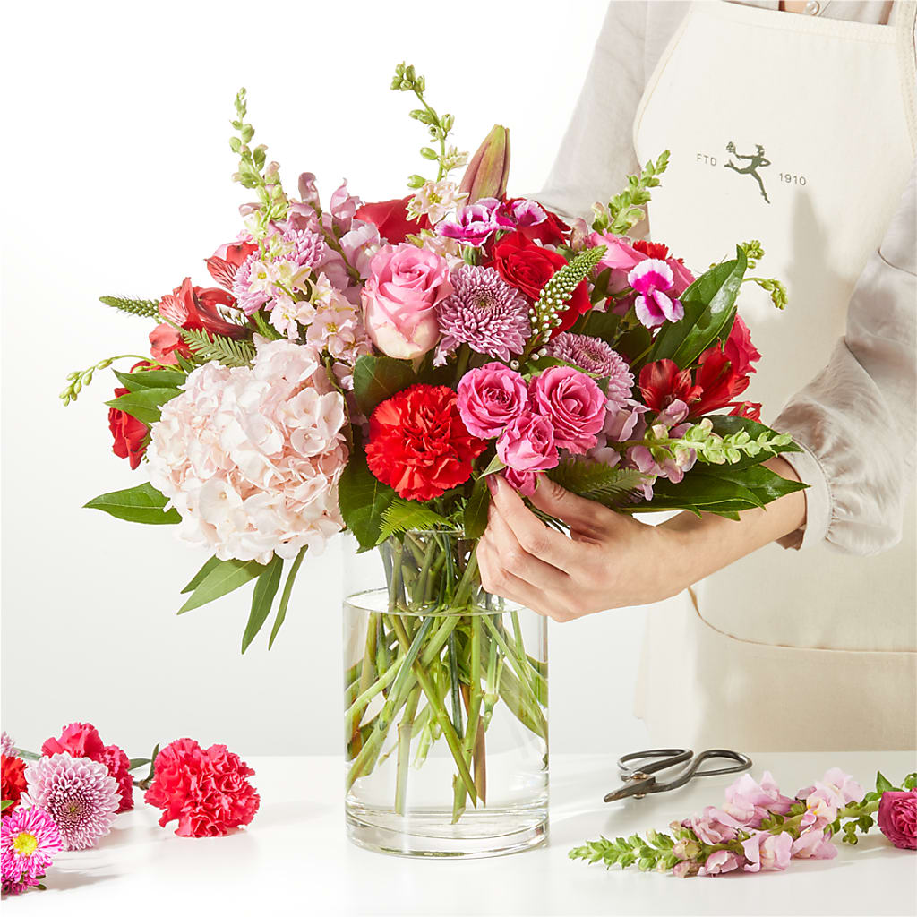 Swooning Over You - A Luxury Florist Original – HOLLOW TREE GIFTS & FLORAL LLC, Cascade IA