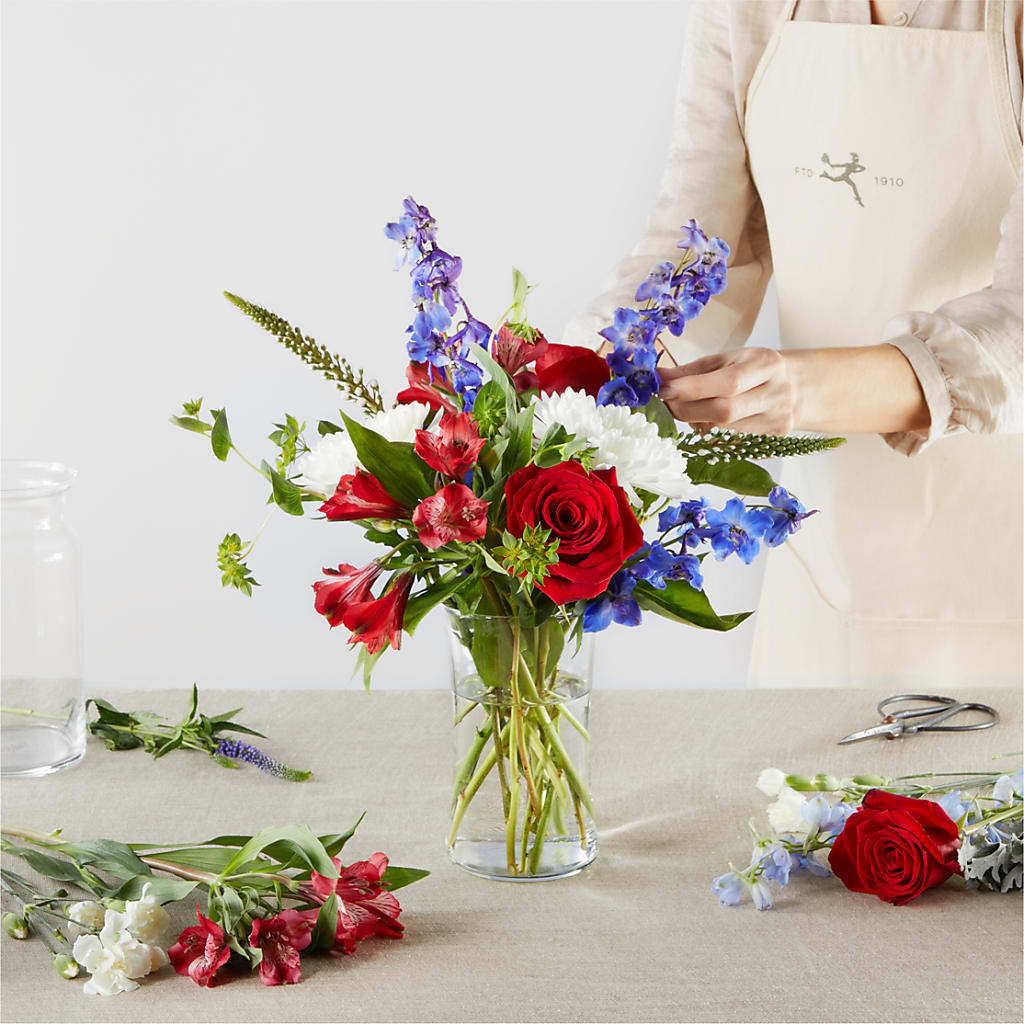 Star Spangled - A Florist Original – HOLLOW TREE GIFTS & FLORAL LLC, Cascade IA