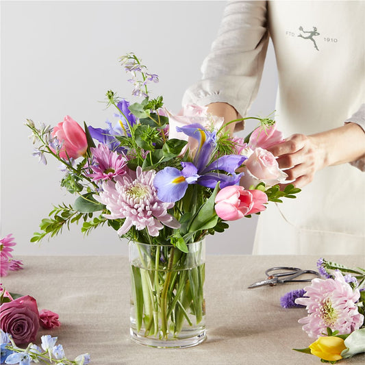 Pastel Tradition - A Florist Original – HOLLOW TREE GIFTS & FLORAL LLC, Cascade IA