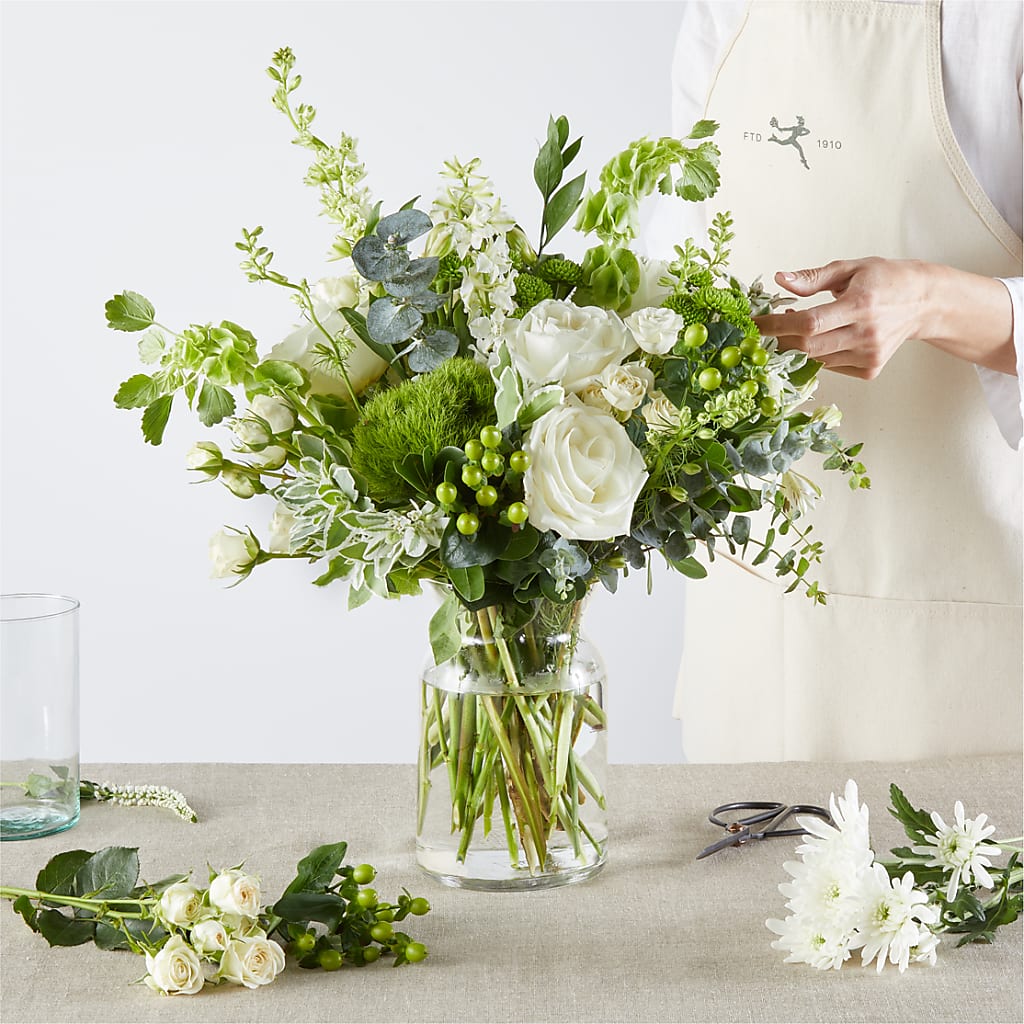 Irish Garden - A Florist Original – HOLLOW TREE GIFTS & FLORAL LLC, Cascade IA