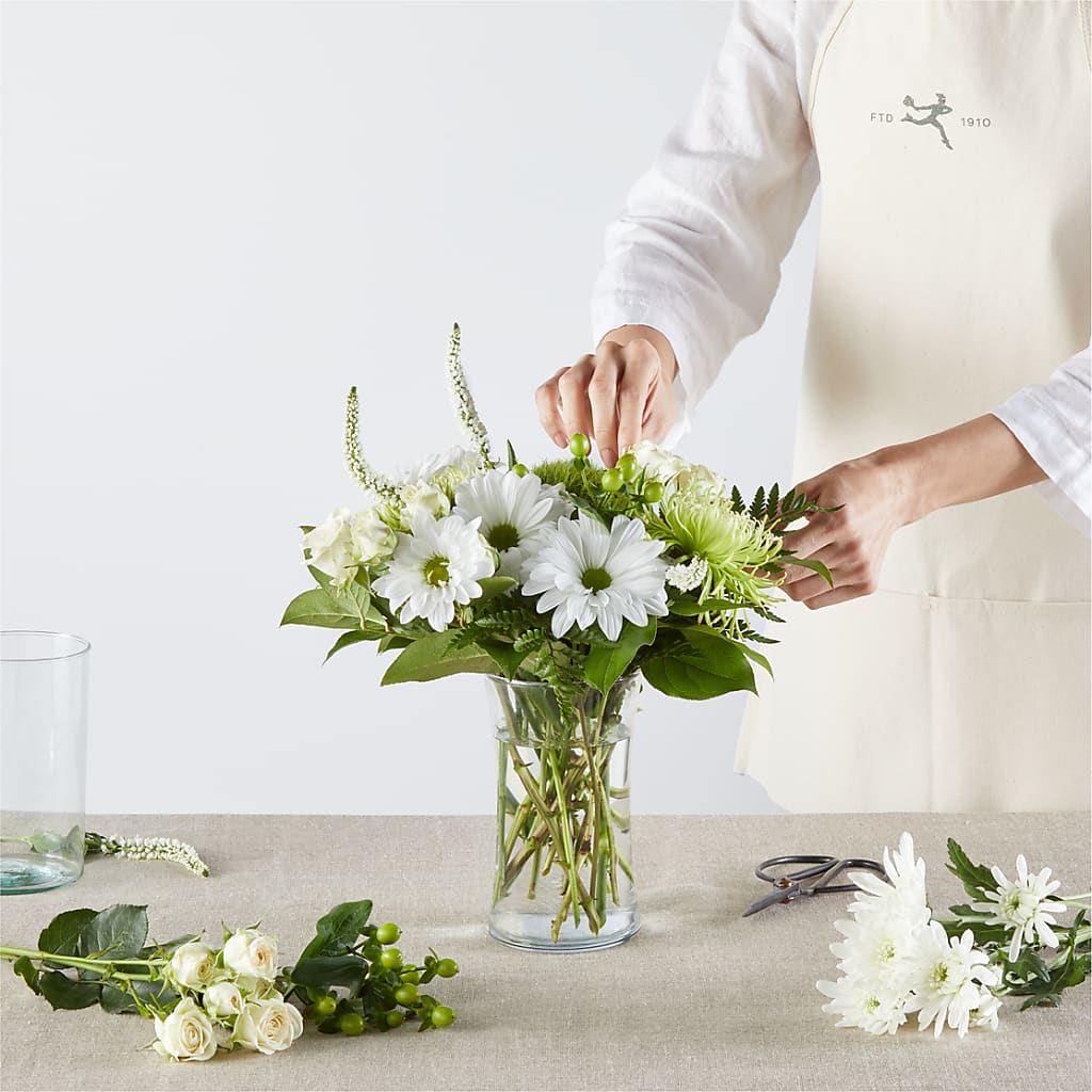 Irish Garden - A Florist Original – HOLLOW TREE GIFTS & FLORAL LLC, Cascade IA
