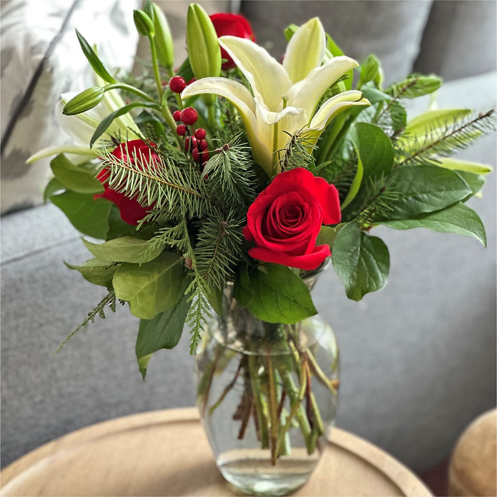 Sparkling Snowflakes Bouquet – HOLLOW TREE GIFTS & FLORAL LLC, Cascade IA