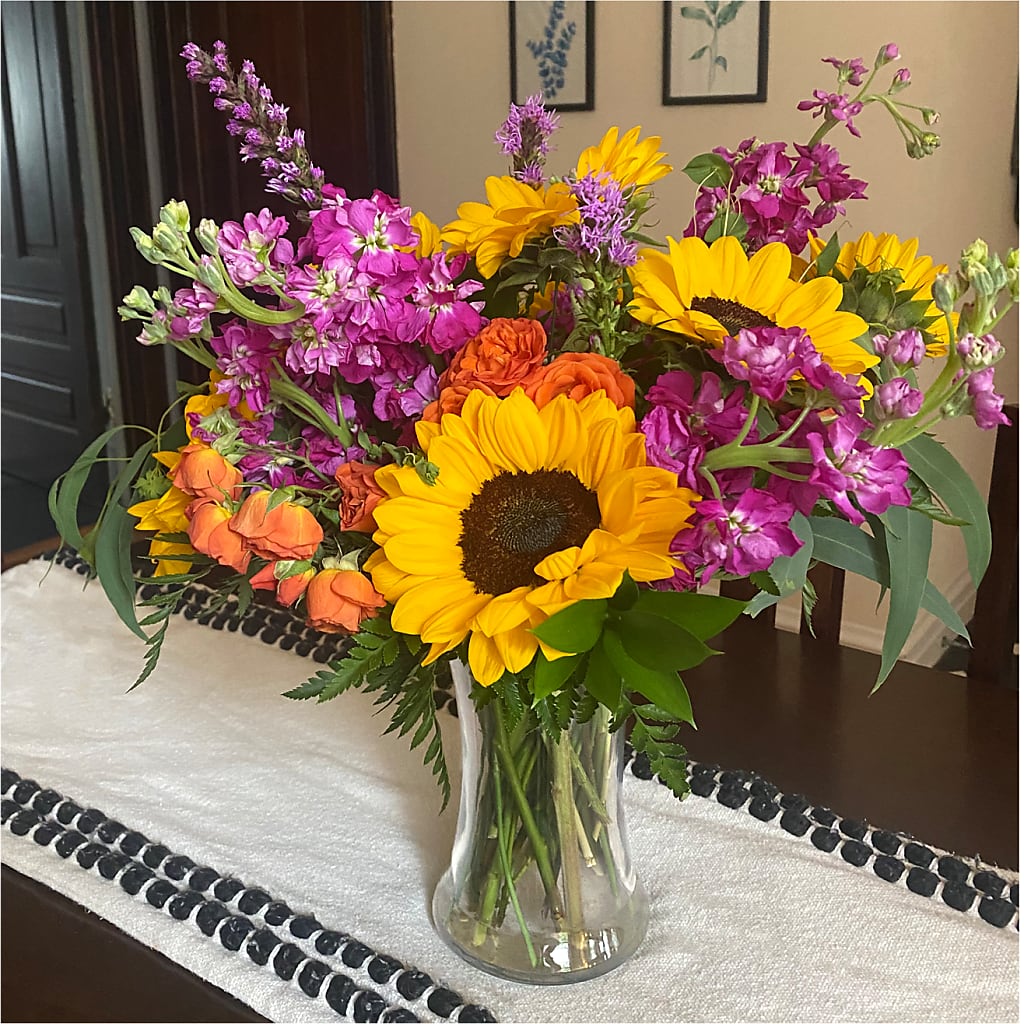 Rays of Life Bouquet – HOLLOW TREE GIFTS & FLORAL LLC, Cascade IA