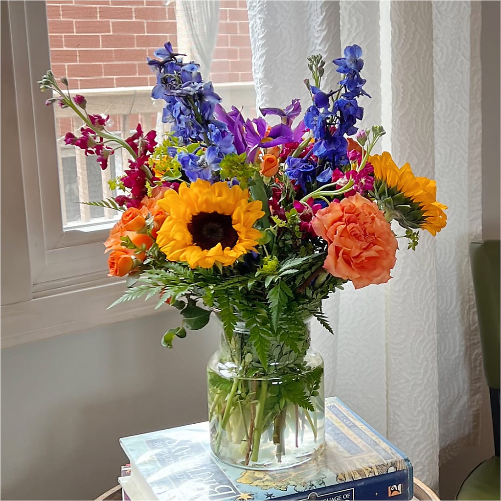 Rays of Life Bouquet – HOLLOW TREE GIFTS & FLORAL LLC, Cascade IA