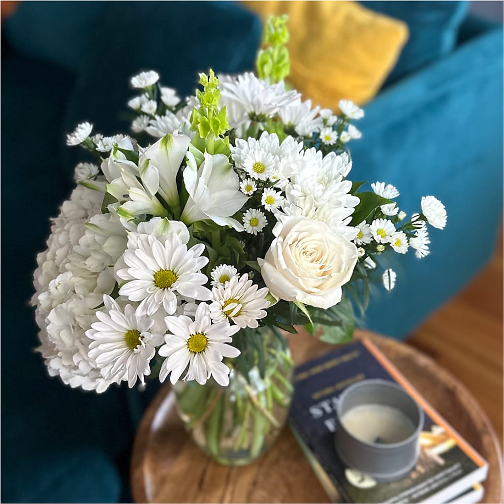 Classic Ivory – A Florist Original – HOLLOW TREE GIFTS & FLORAL LLC, Cascade IA