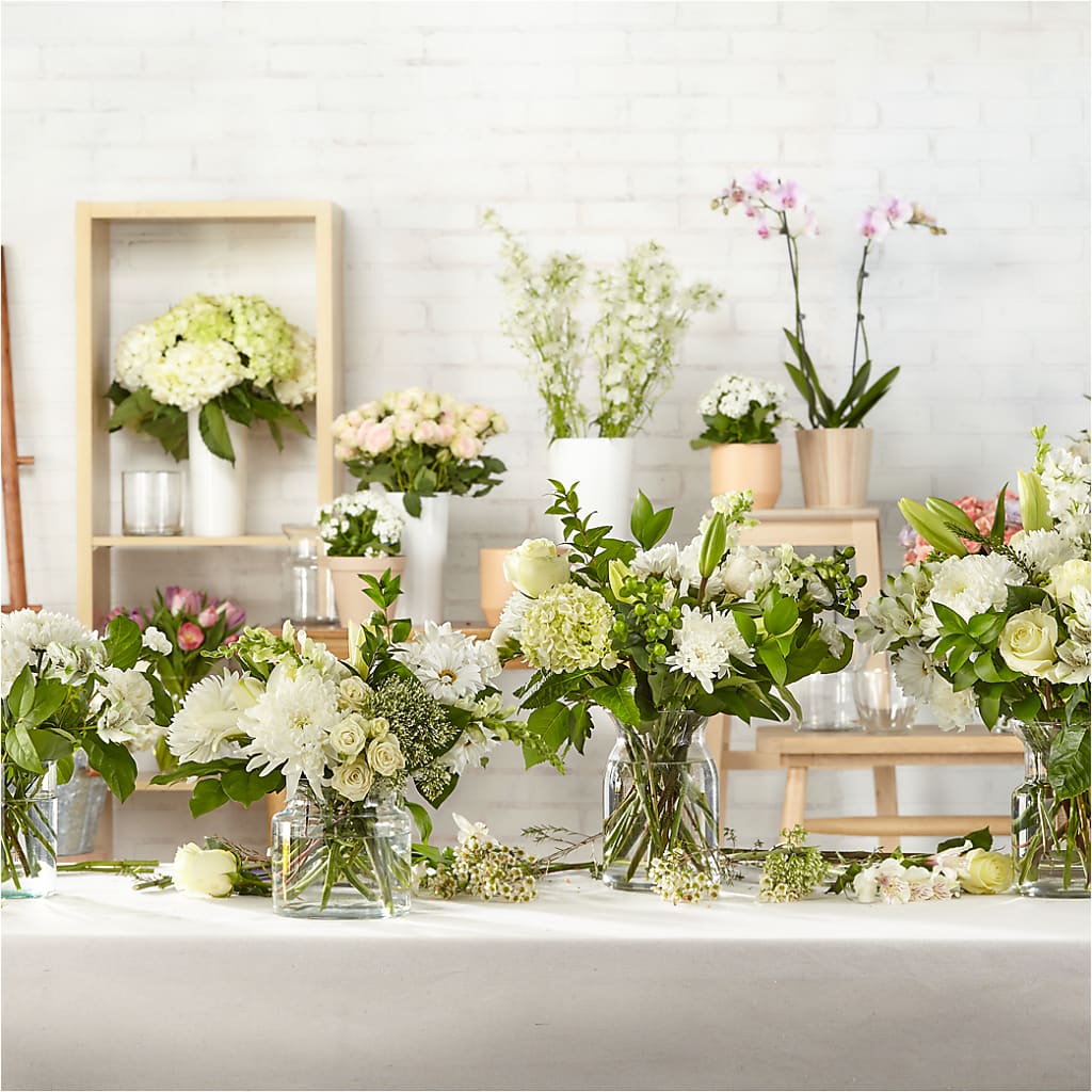 Classic Ivory – A Florist Original – HOLLOW TREE GIFTS & FLORAL LLC, Cascade IA