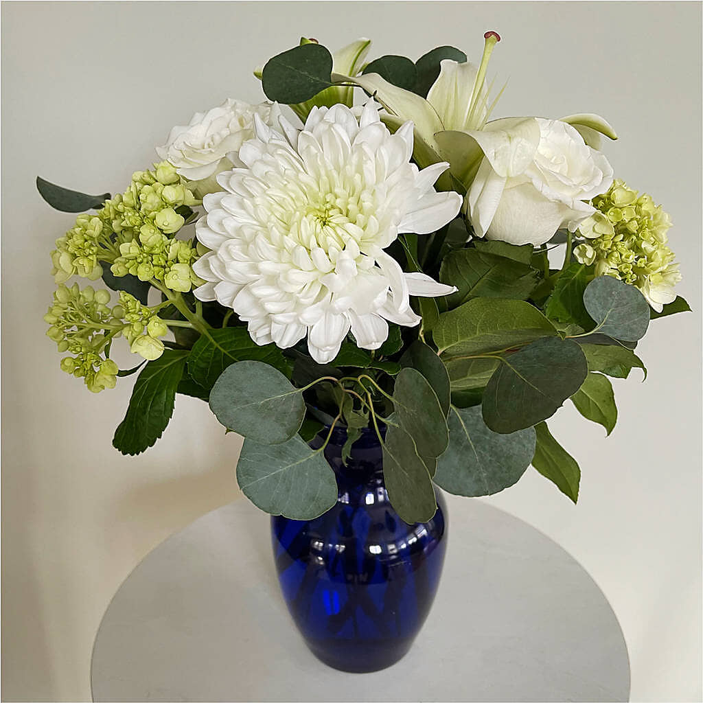Snowy Dreams Bouquet – HOLLOW TREE GIFTS & FLORAL LLC, Cascade IA