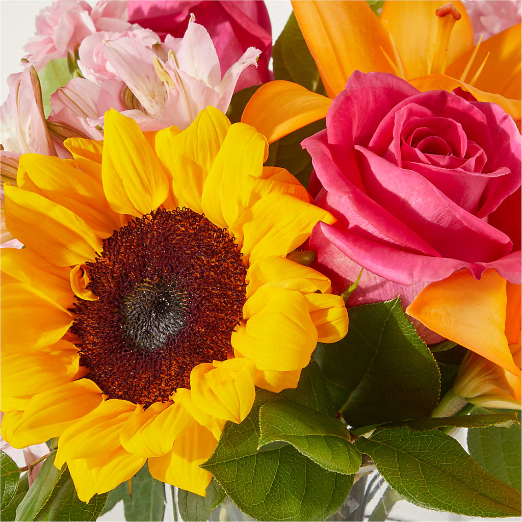 In Full Swing Bouquet – HOLLOW TREE GIFTS & FLORAL LLC, Cascade IA