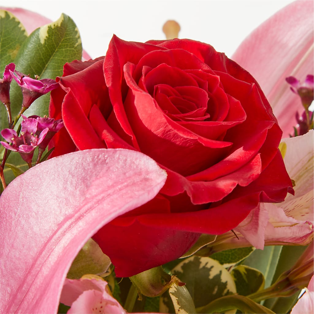 Lucky in Love Bouquet – HOLLOW TREE GIFTS & FLORAL LLC, Cascade IA