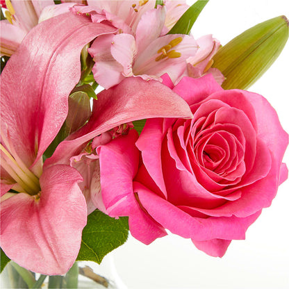 Lots of Love Bouquet – HOLLOW TREE GIFTS & FLORAL LLC, Cascade IA