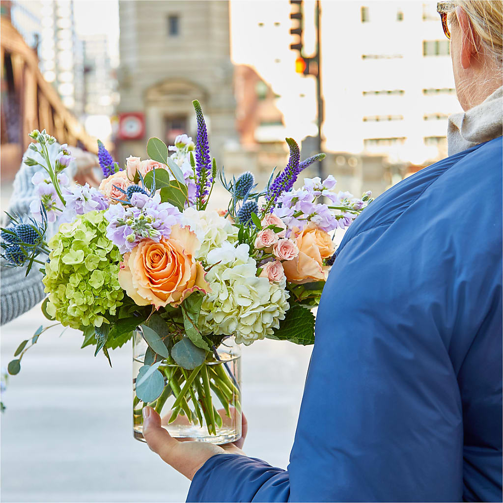 Porch Swing Bouquet – HOLLOW TREE GIFTS & FLORAL LLC, Cascade IA
