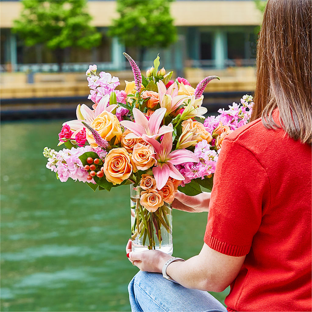 Bisous Bouquet – HOLLOW TREE GIFTS & FLORAL LLC, Cascade IA
